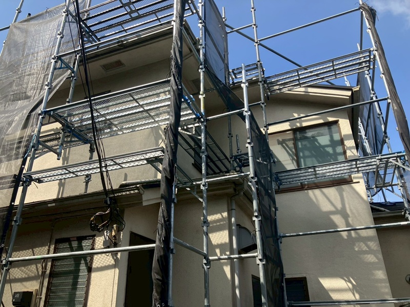 住宅アパート塗装工事　足場設置